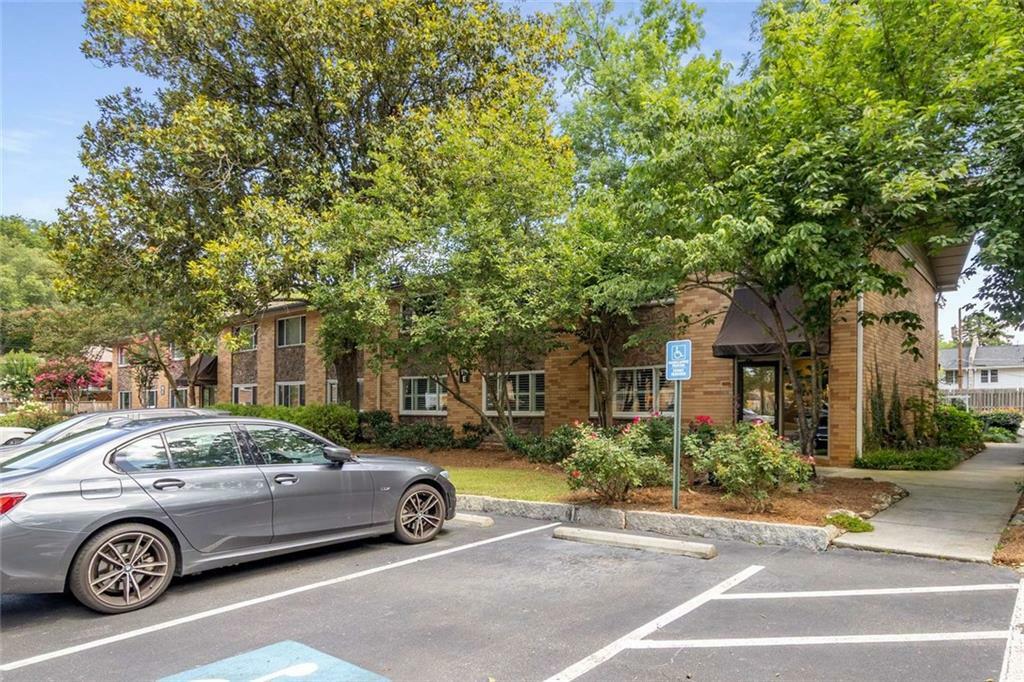 Property Photo: 115 Biscayne Drive NW E3 GA 30309