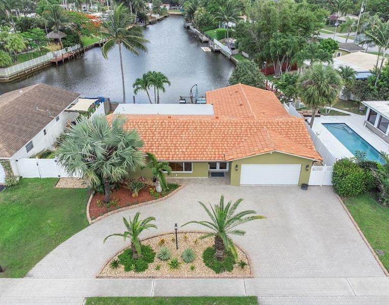 Property Photo: 1321 SW 57th Ave FL 33317