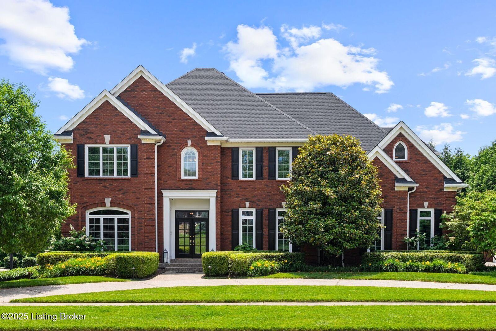 Property Photo: 12812 Ridgemoor Dr KY 40059