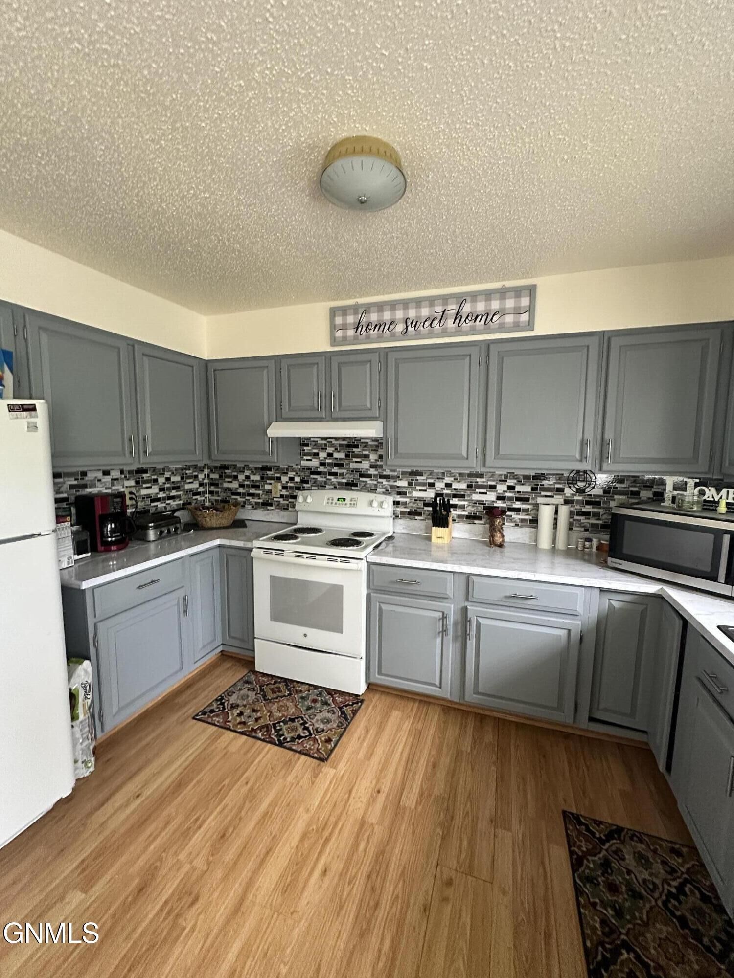 Property Photo: 1725 N 17th Street ND 58501