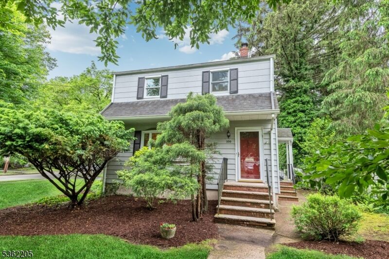 Property Photo:  330 Vesta Ct  NJ 07450 