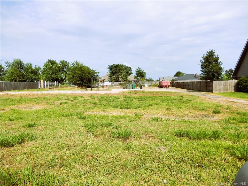 Property Photo: 7013 Windmill Lane LA 70605