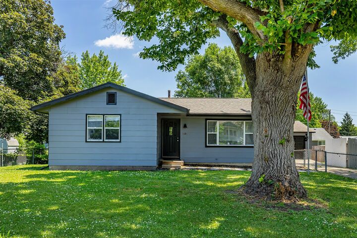 Property Photo:  3113 E 36th Court  IA 50317 