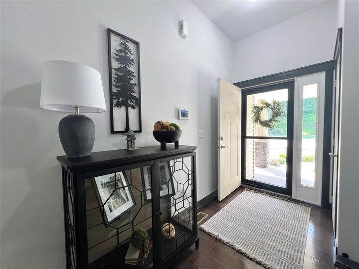 Property Photo:  921 W 22nd Street S  IA 50208 
