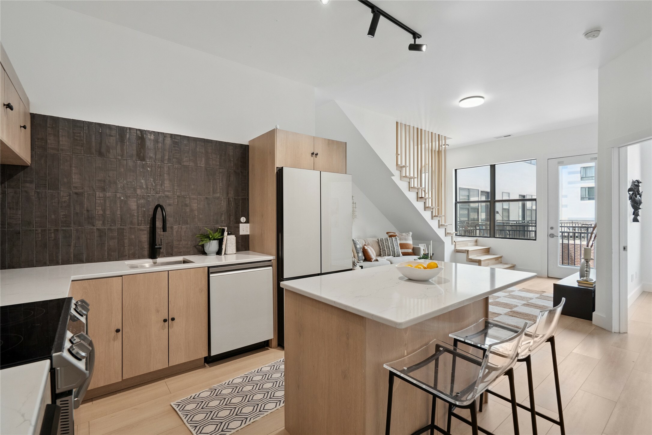 Property Photo:  400 E Locust Street 213  IA 50309 