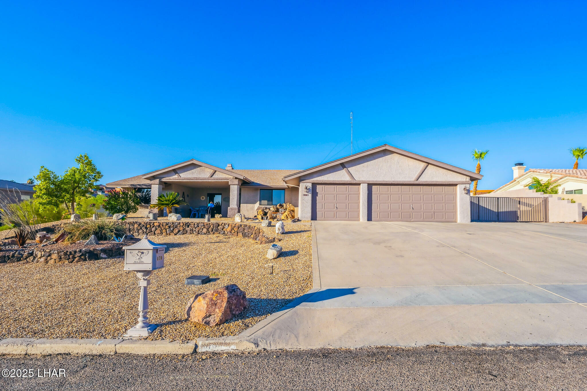 Property Photo: 670 Armour Dr AZ 86406