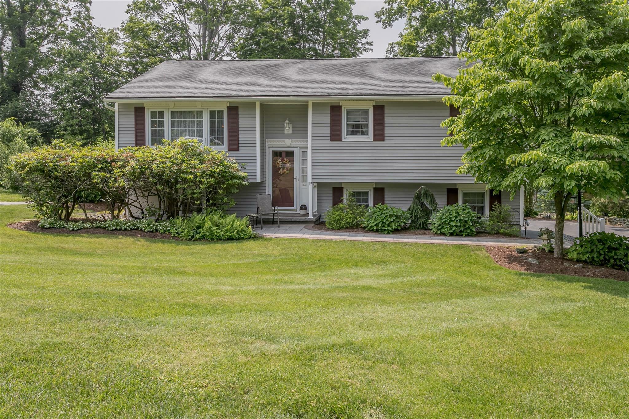 2 Valley View Circle  Warwick (Village) NY 10990 photo