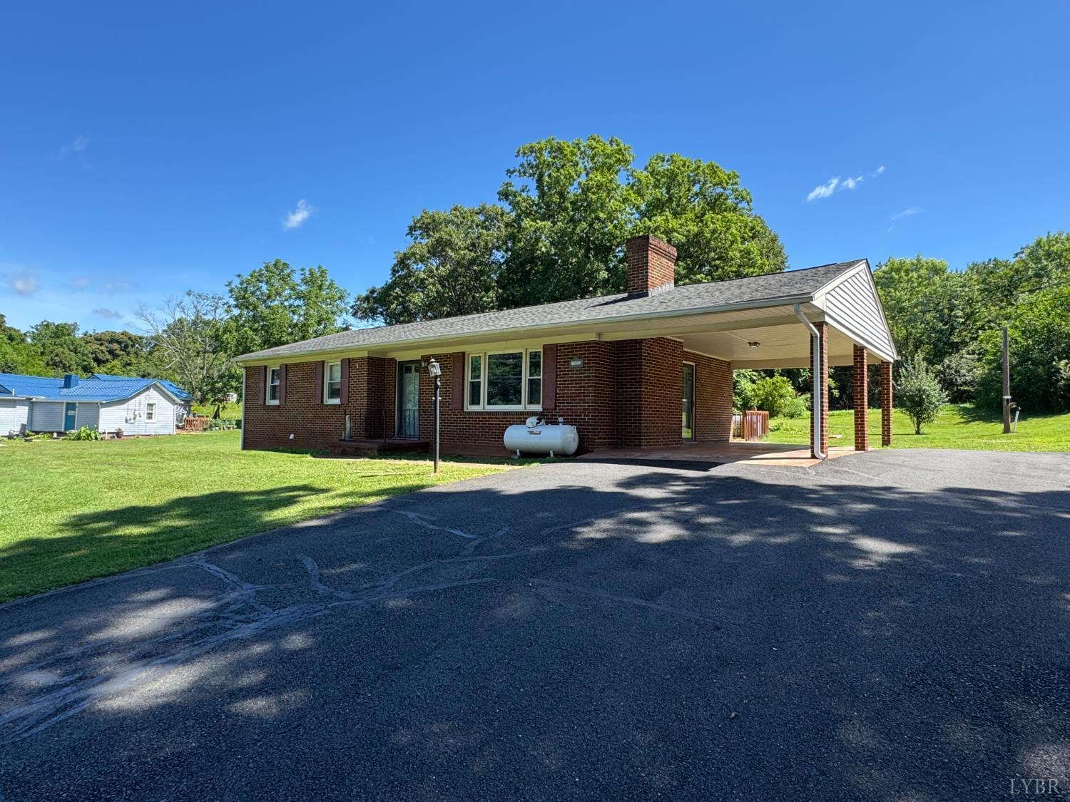 Property Photo: 888 Oakville Road VA 24522