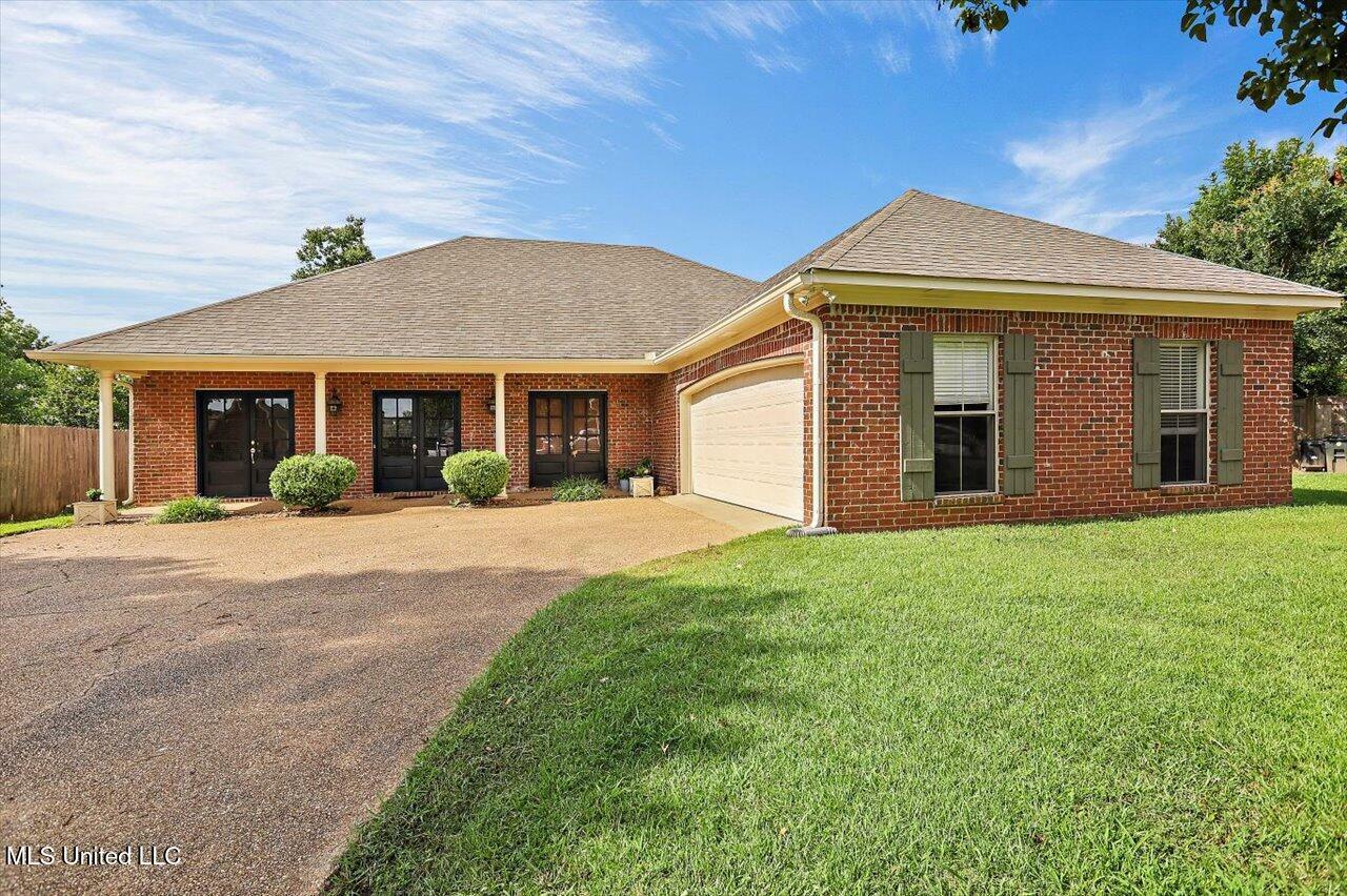 Property Photo: 105 Lynwood Court MS 39046