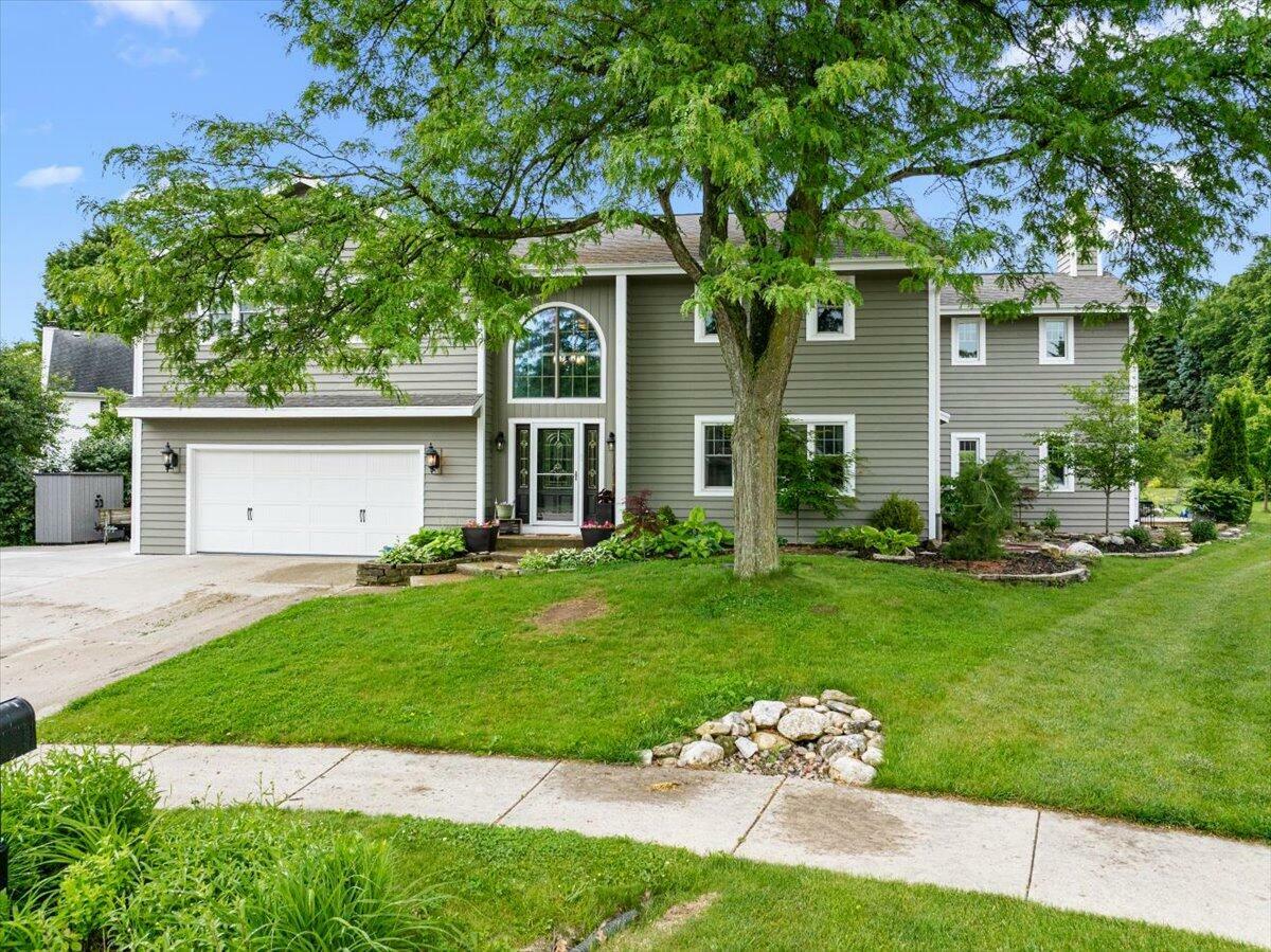 Property Photo: 1021 Aspen Pl WI 53095