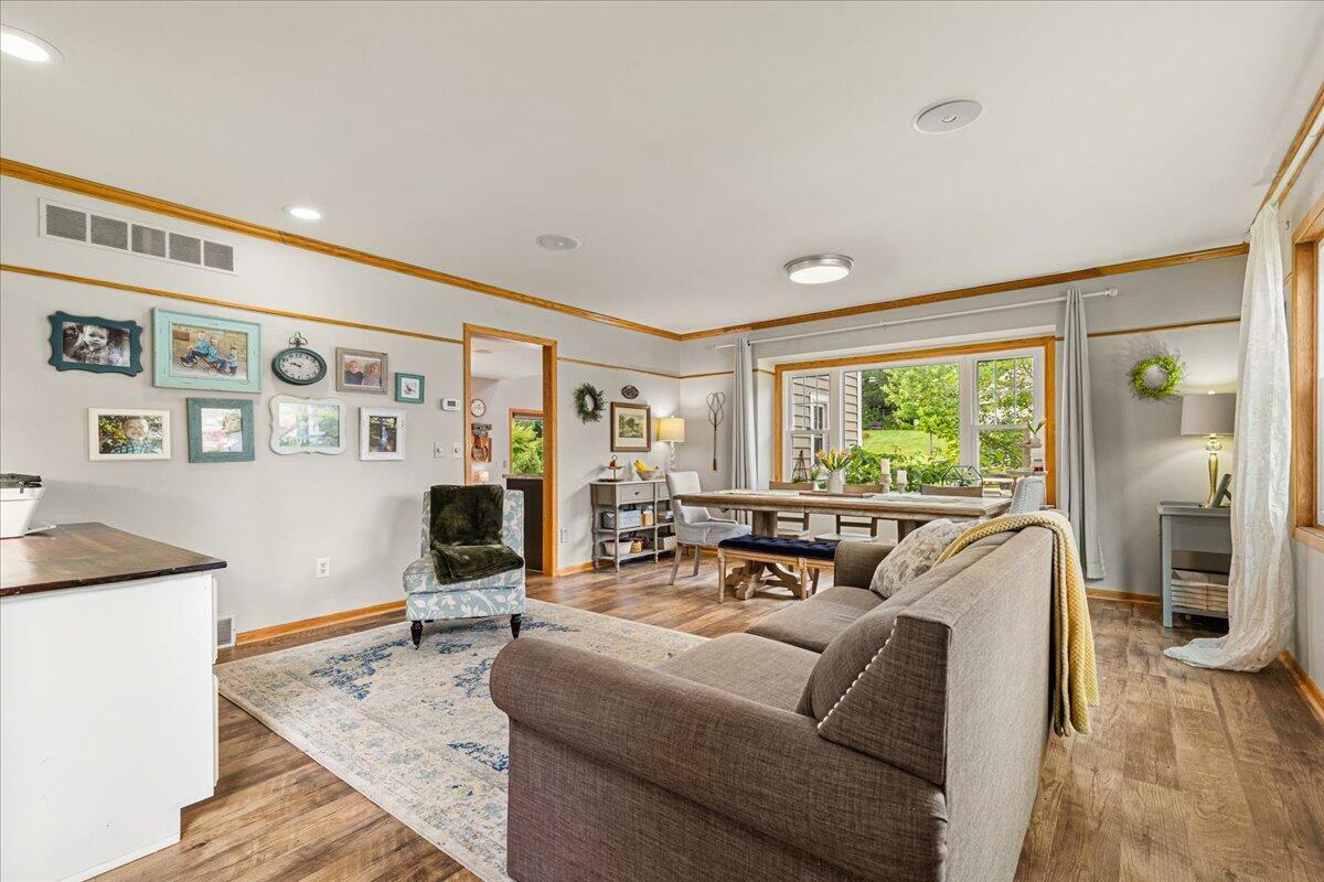 Property Photo: 1021 Aspen Pl WI 53095