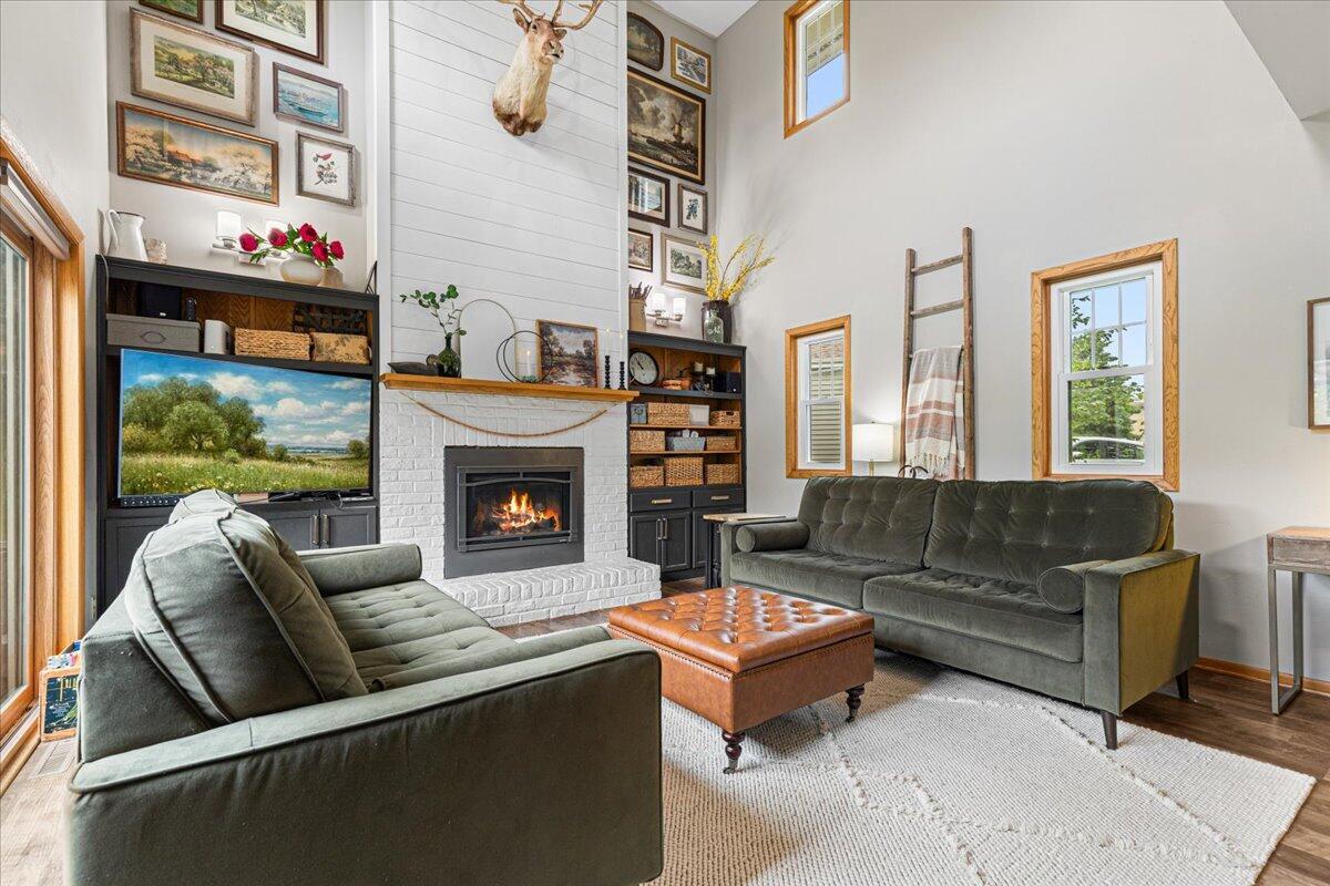 Property Photo: 1021 Aspen Pl WI 53095