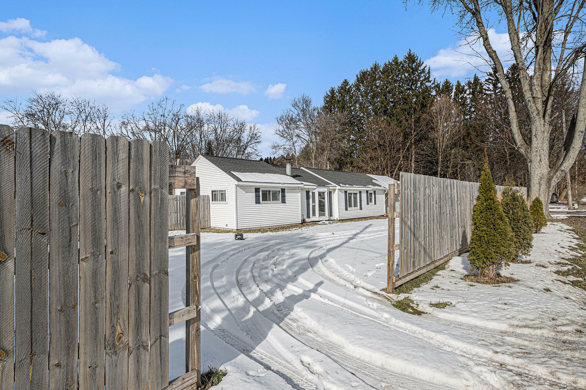 Property Photo: 9922 S Sprinkle Road MI 49002