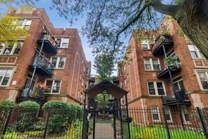 Property Photo:  1645 W Pratt Boulevard Ga  IL 60626 