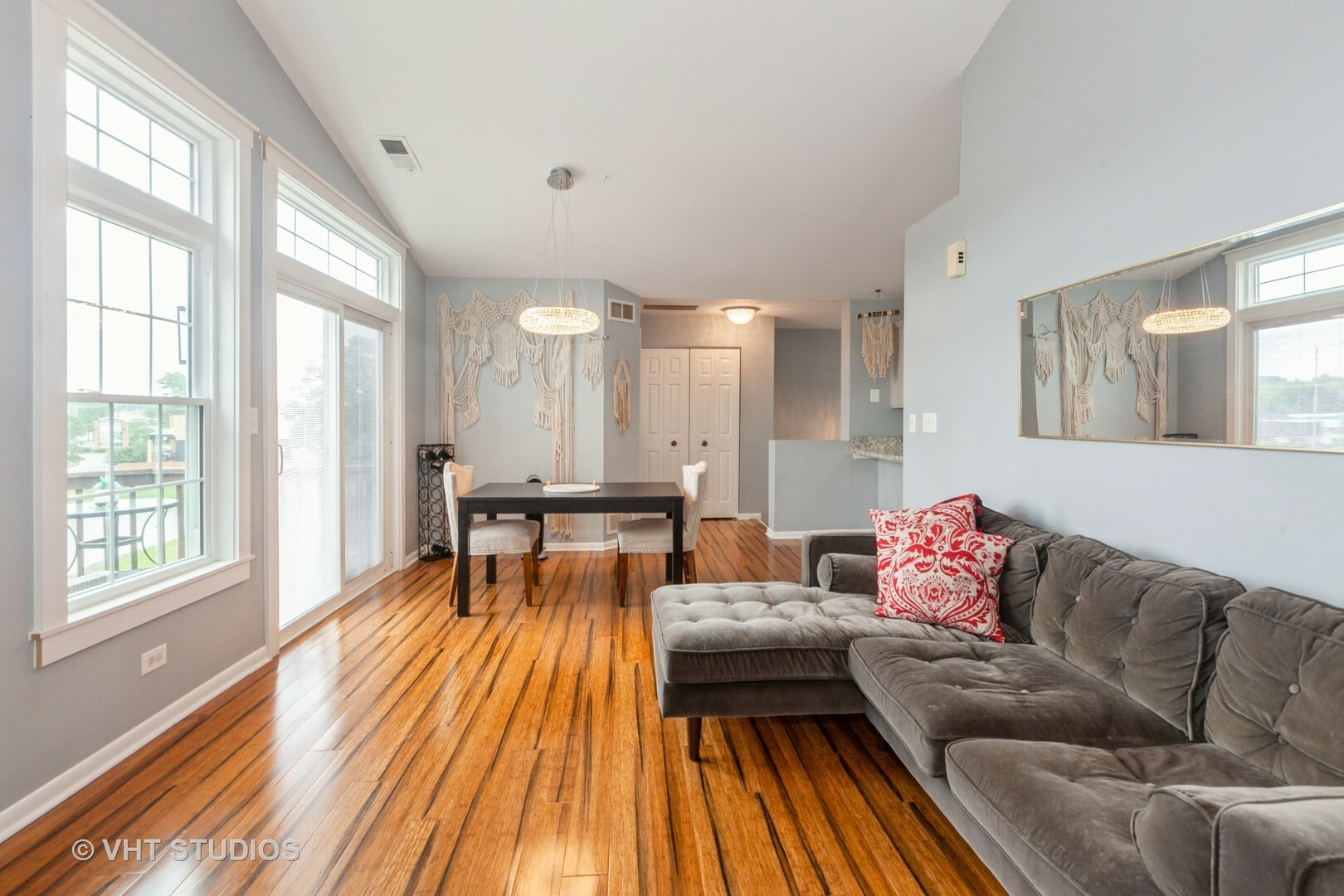 Property Photo: 1190 Harbor Court 1190 IL 60139
