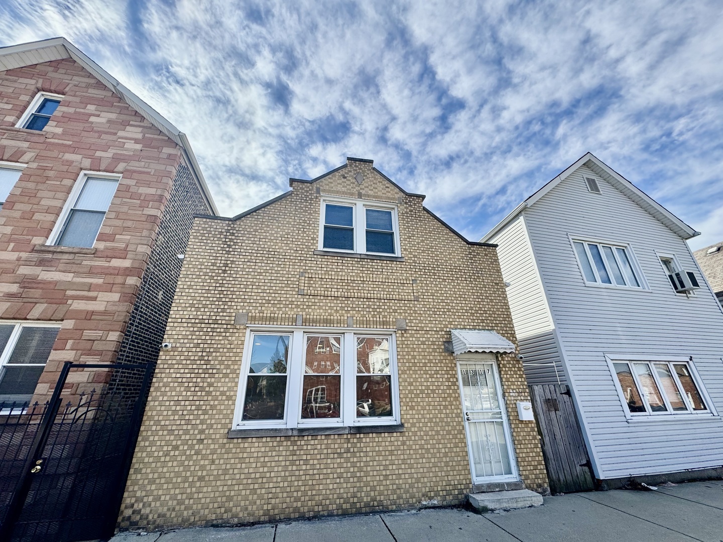 Property Photo: 1317 W 31st Street 1fl IL 60608