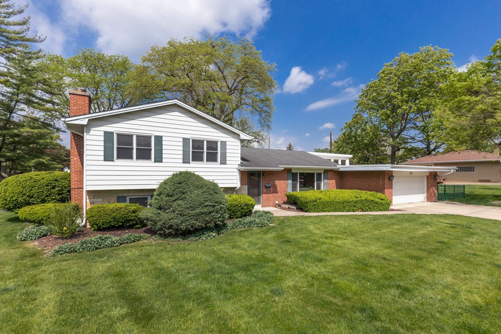 Property Photo: 815 Santa Maria Drive IL 60540
