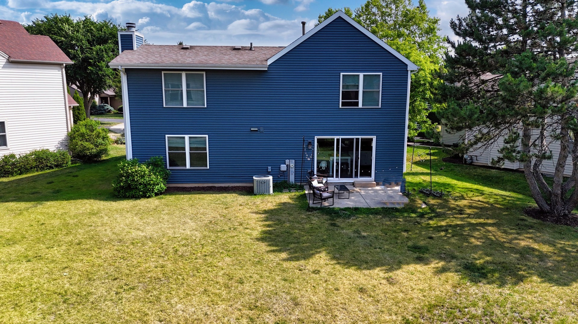 Property Photo: 2440 Pebblewood Court IL 60506
