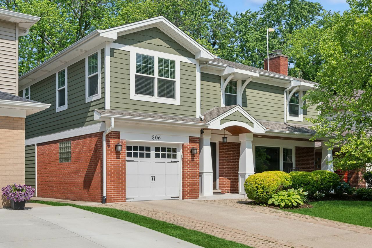 Property Photo: 806 S Walnut Avenue IL 60005