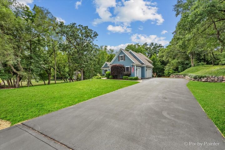 Property Photo: 6407 Kingsbridge Drive IL 60013