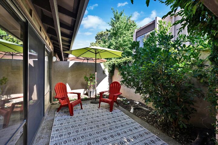 Property Photo: 2266 Woodside Ln 5 CA 95825