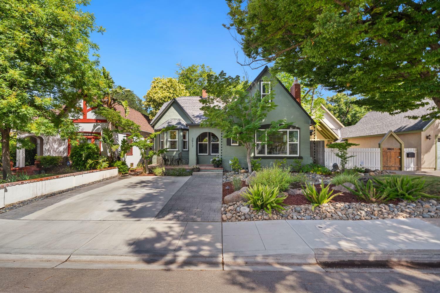 Property Photo: 3917 Miller Way CA 95817