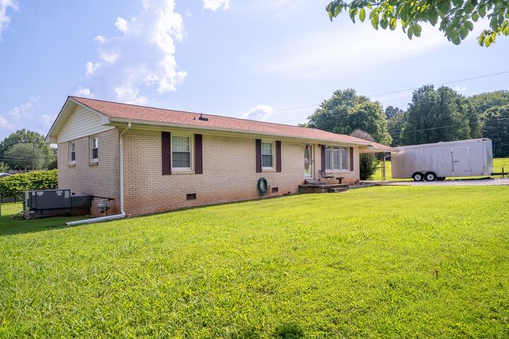 Property Photo:  502 Budd St  TN 38481 