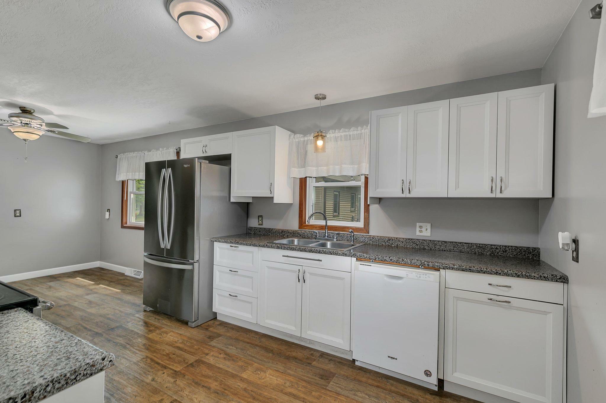 Property Photo:  722 E 4th Street  MN 55355 