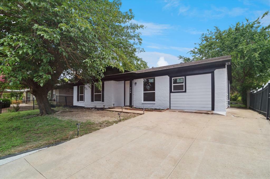 Property Photo: 730 Bimebella Lane TX 75211