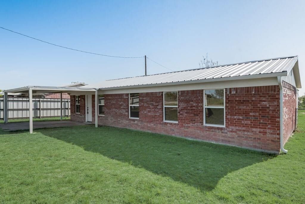 Property Photo: 550 Green Acres Road TX 76088