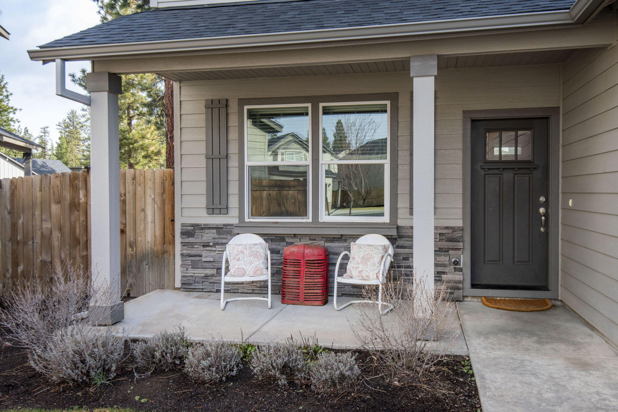 Property Photo: 746 N Roundhouse Court OR 97759
