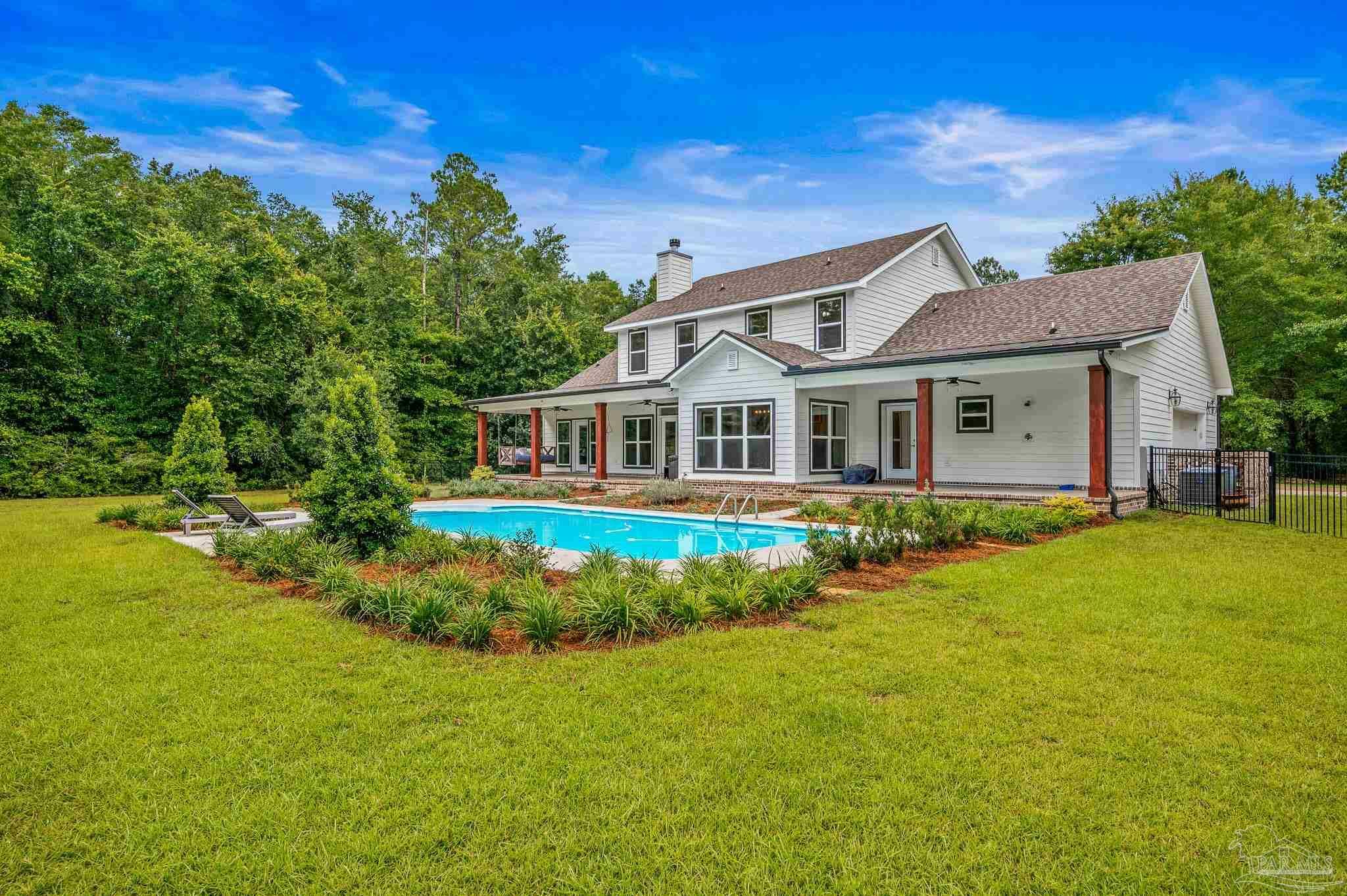 Property Photo: 3819 Luther Fowler Rd FL 32571