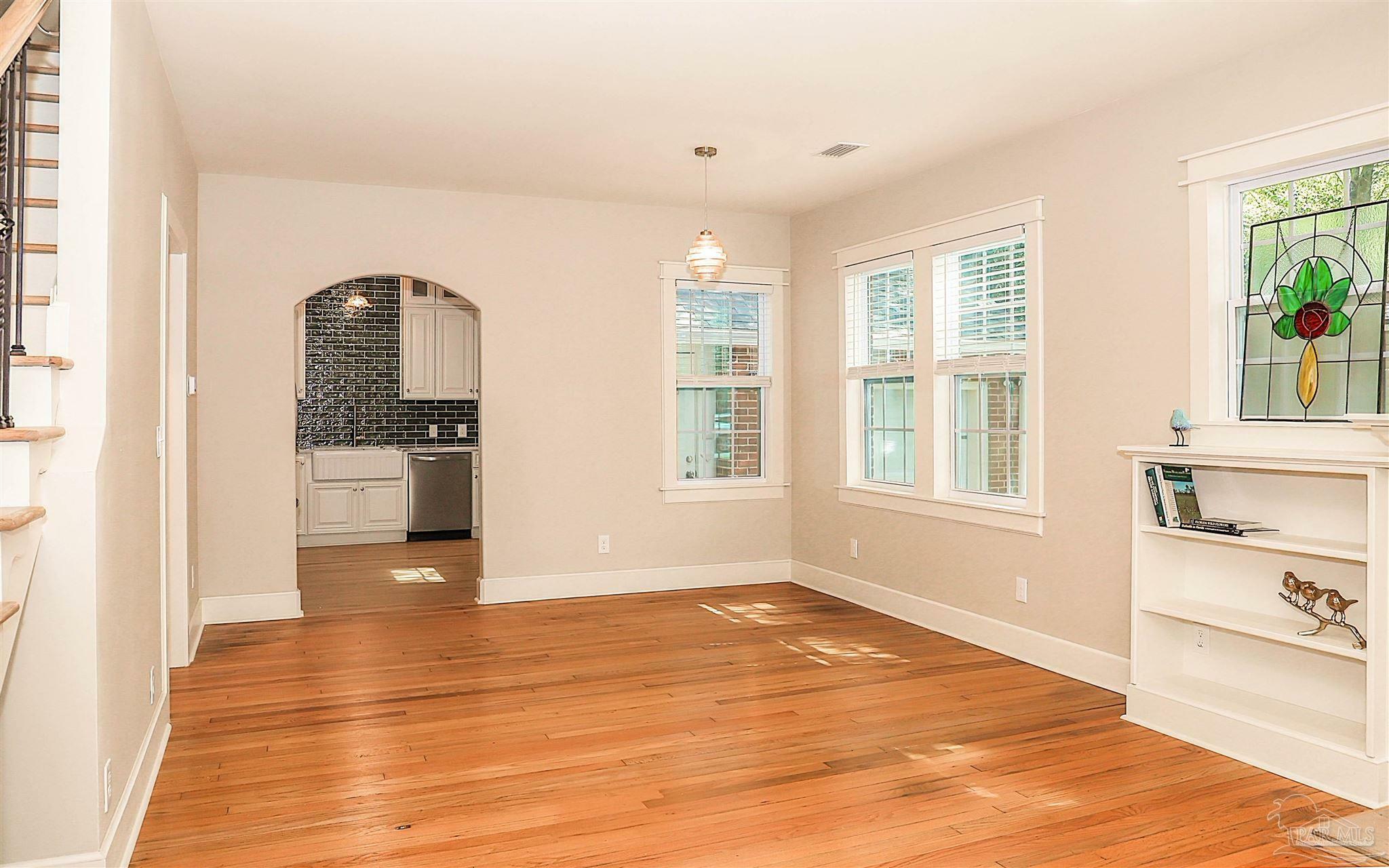 Property Photo: 1504 E Bobe St FL 32503
