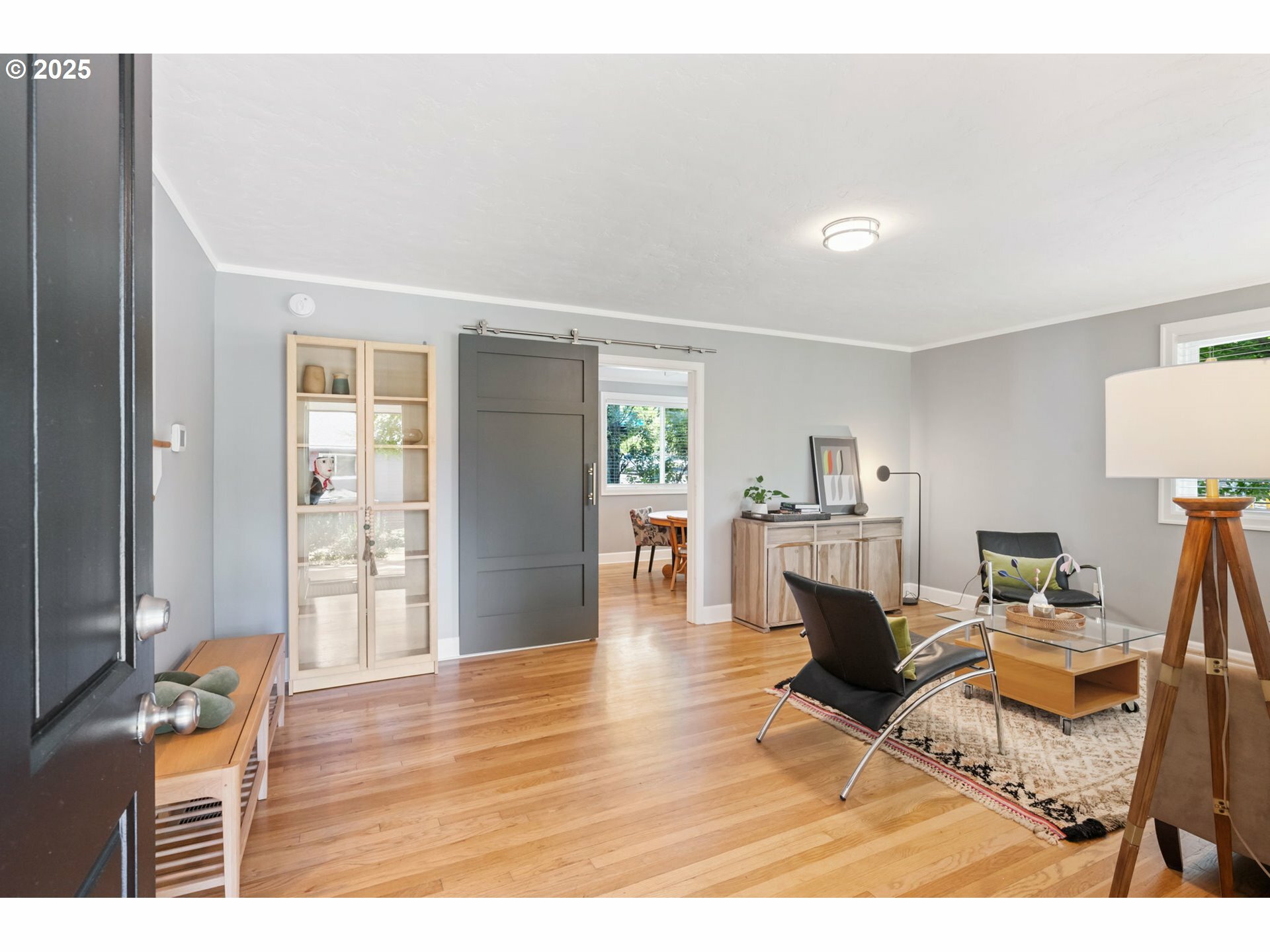 Property Photo: 420 S State St OR 97034