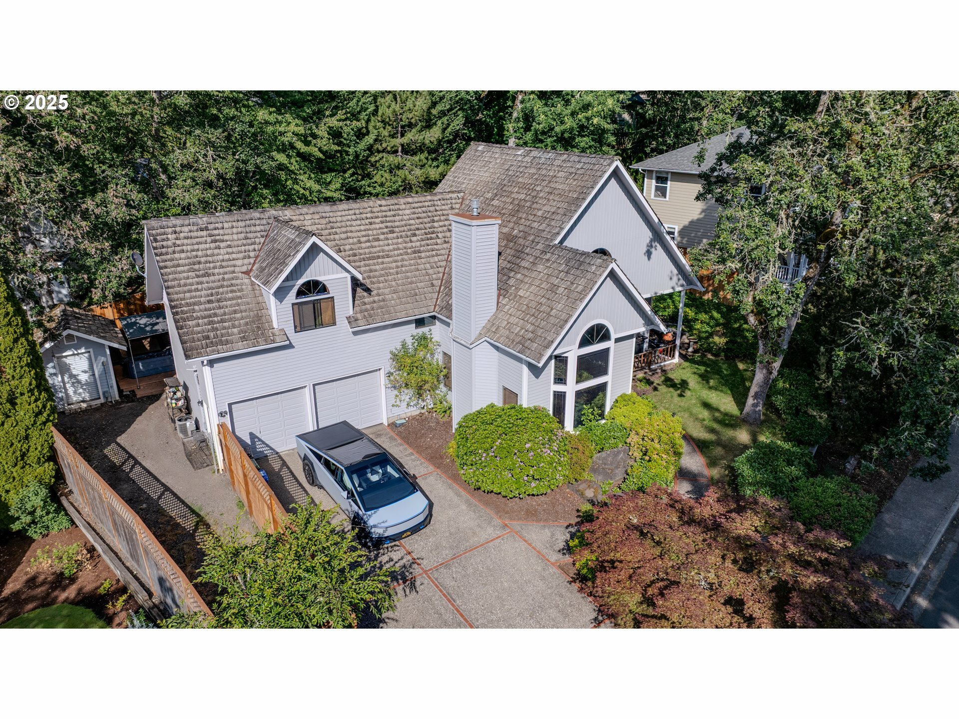 Property Photo: 2703 Moon Mountain Dr OR 97403
