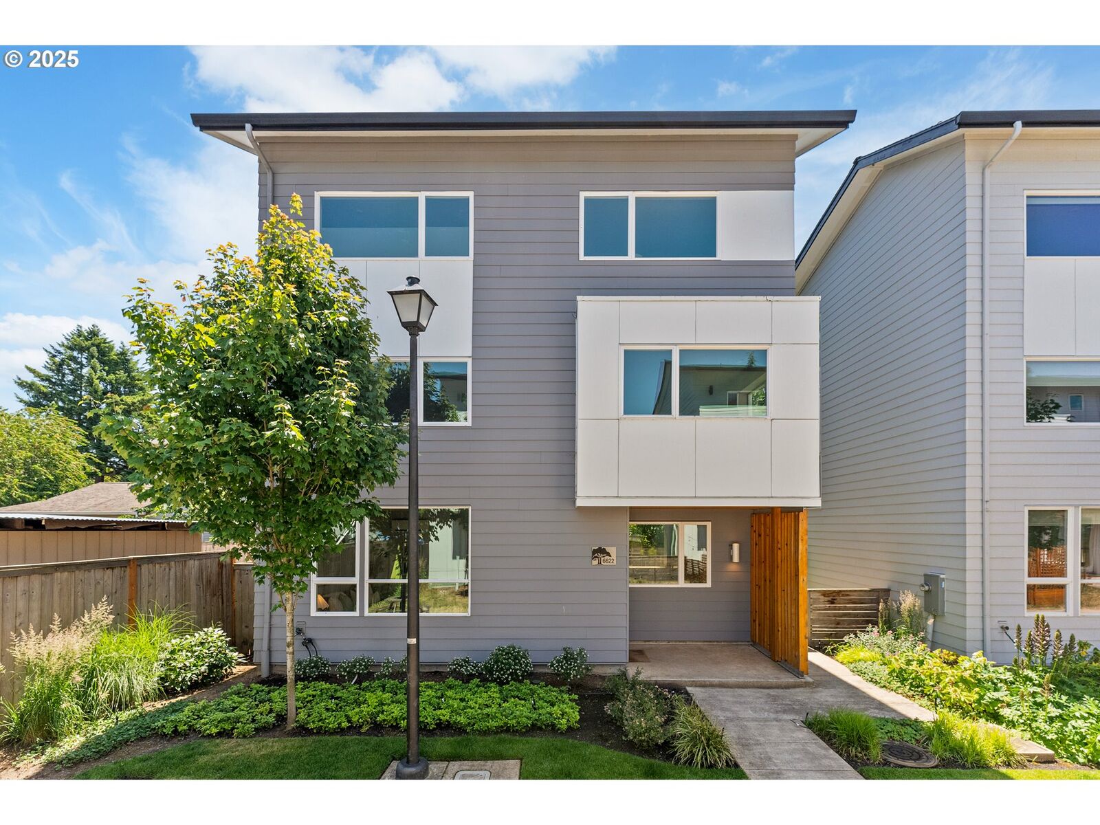 Property Photo:  6622 SE 62nd Ave  OR 97206 