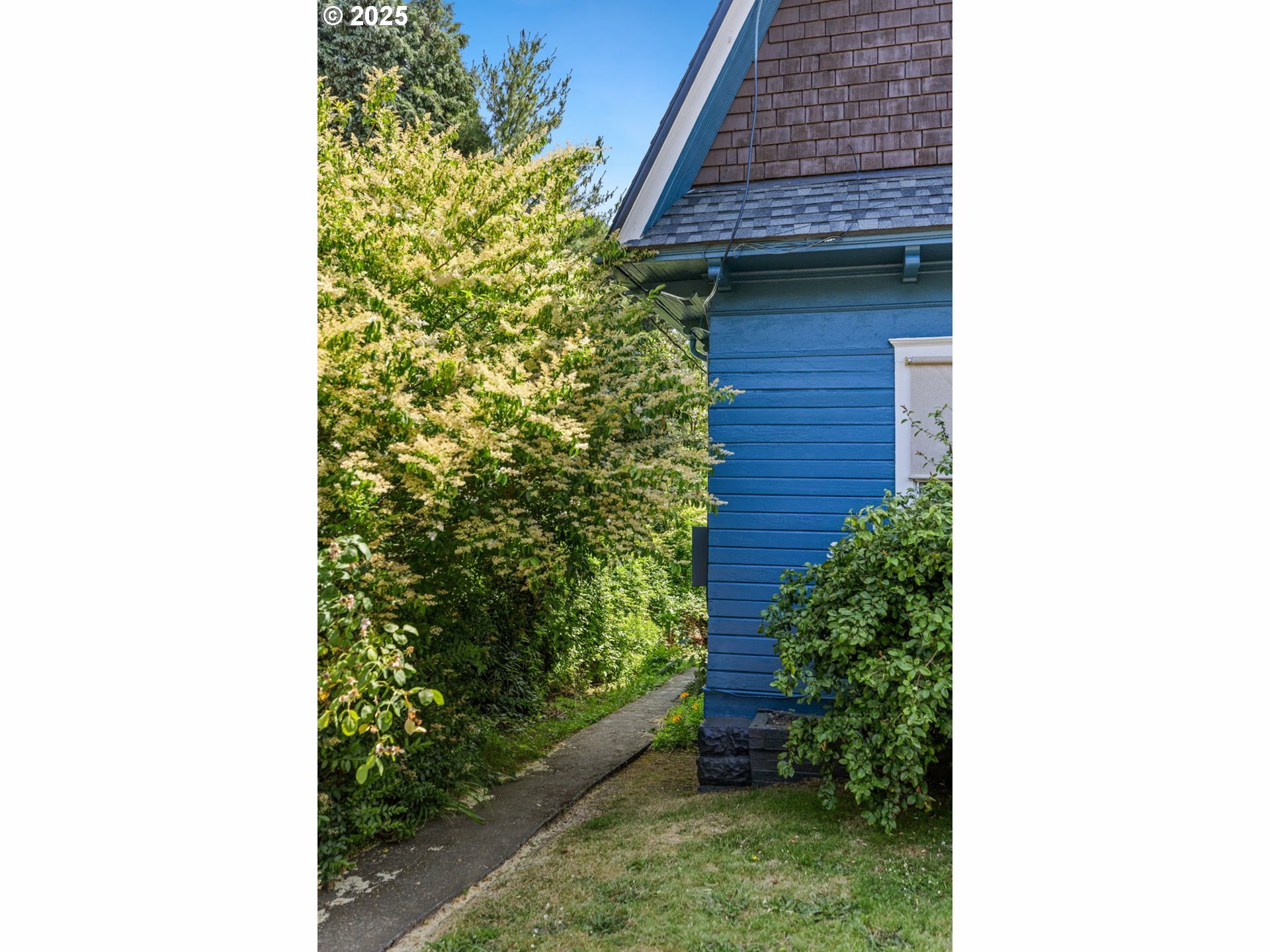 Property Photo: 3424 SE 10th Ave OR 97202