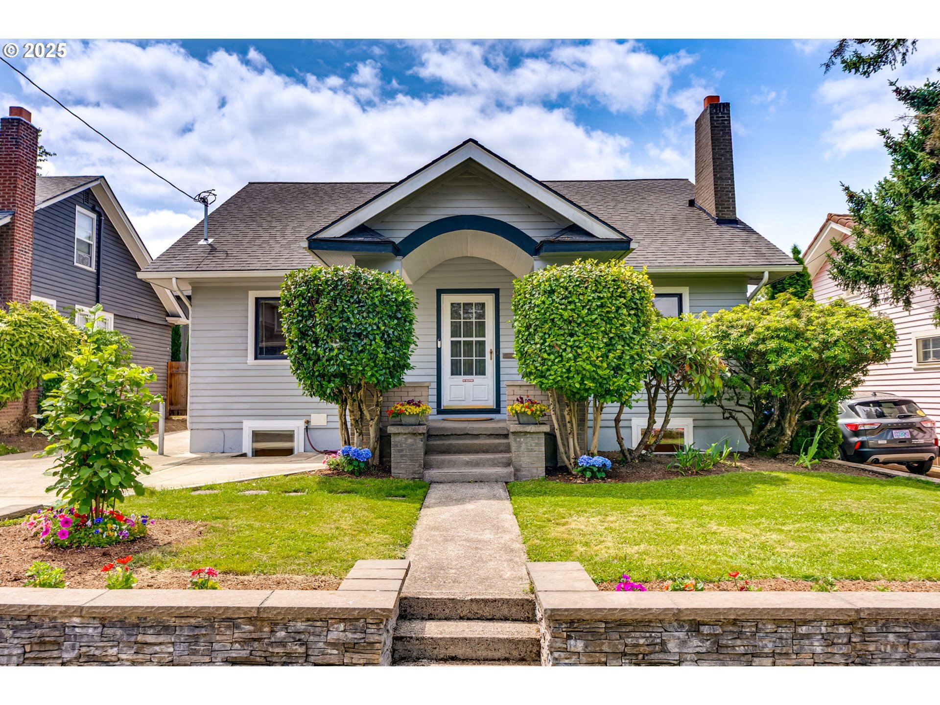Property Photo: 2304 SE Sherman St OR 97214
