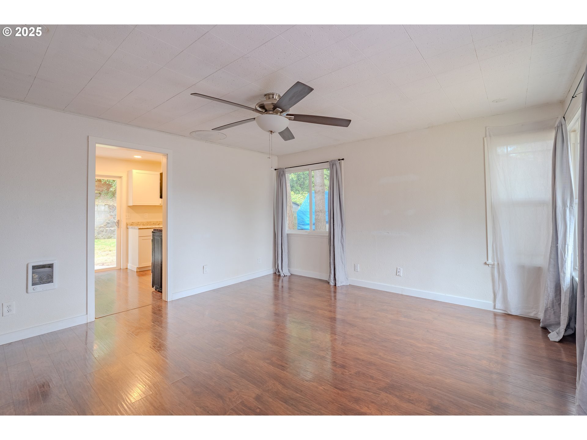 Property Photo: 1520 E 16th Pl WA 98661