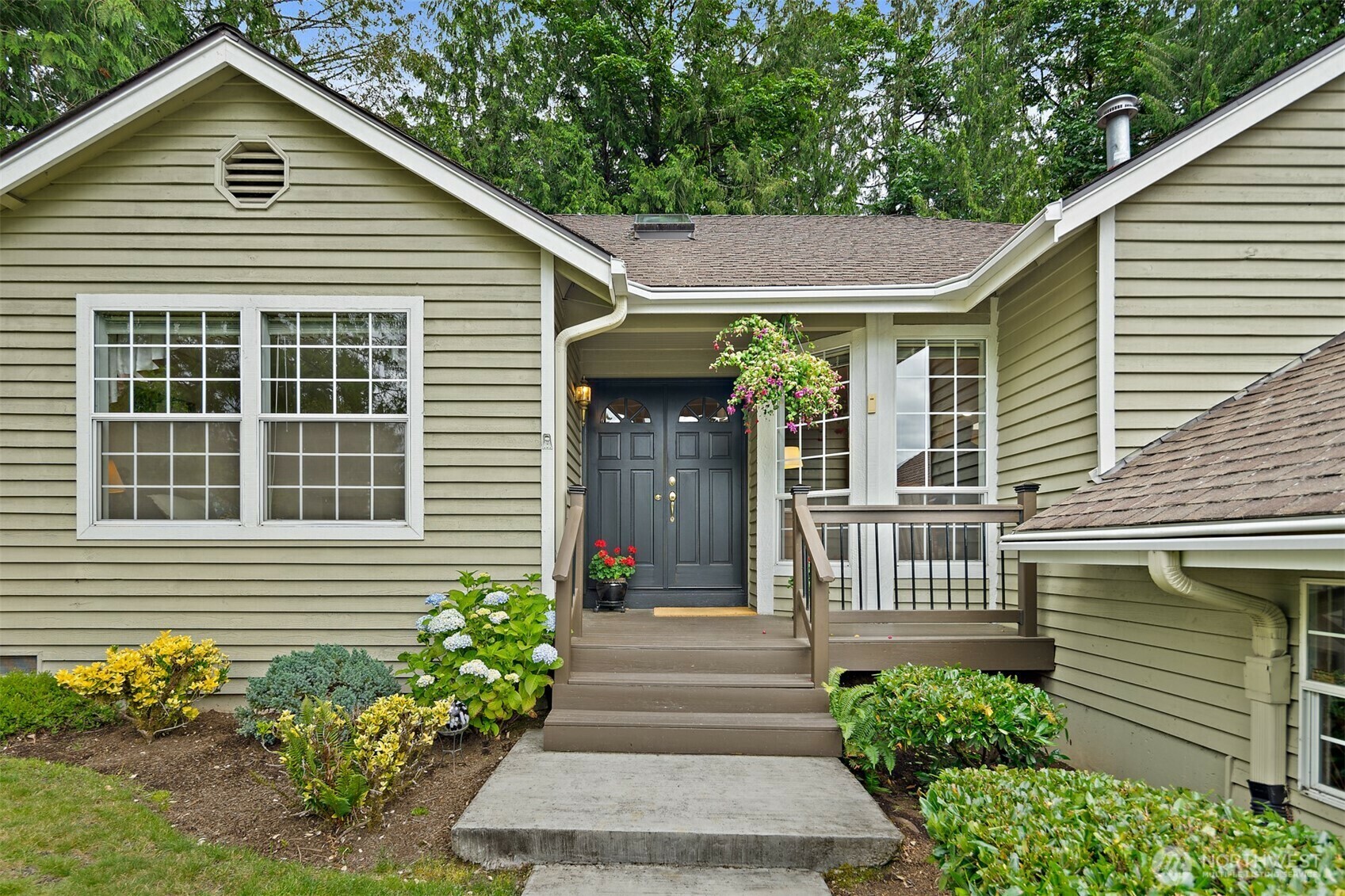 Property Photo: 955 NW Honeywood Court WA 98027