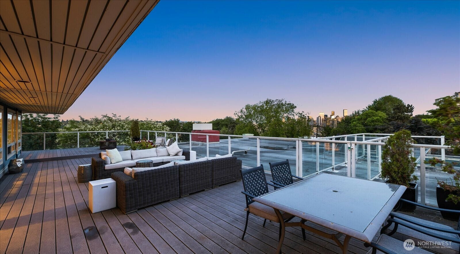 Property Photo: 1730 Taylor Avenue N 502 WA 98109