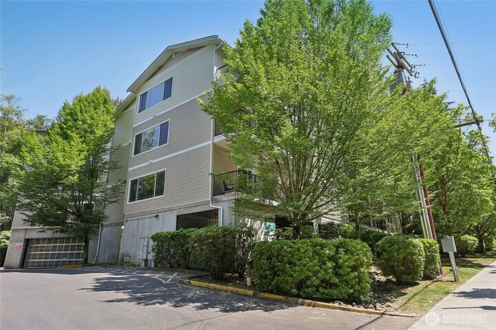 Property Photo: 15000 Juanita Drive NE 309 WA 98028