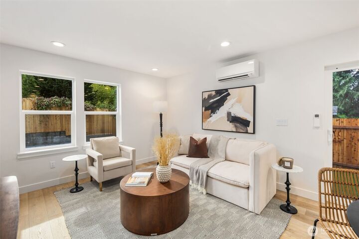 Property Photo:  840 NE 100th Street B  WA 98125 