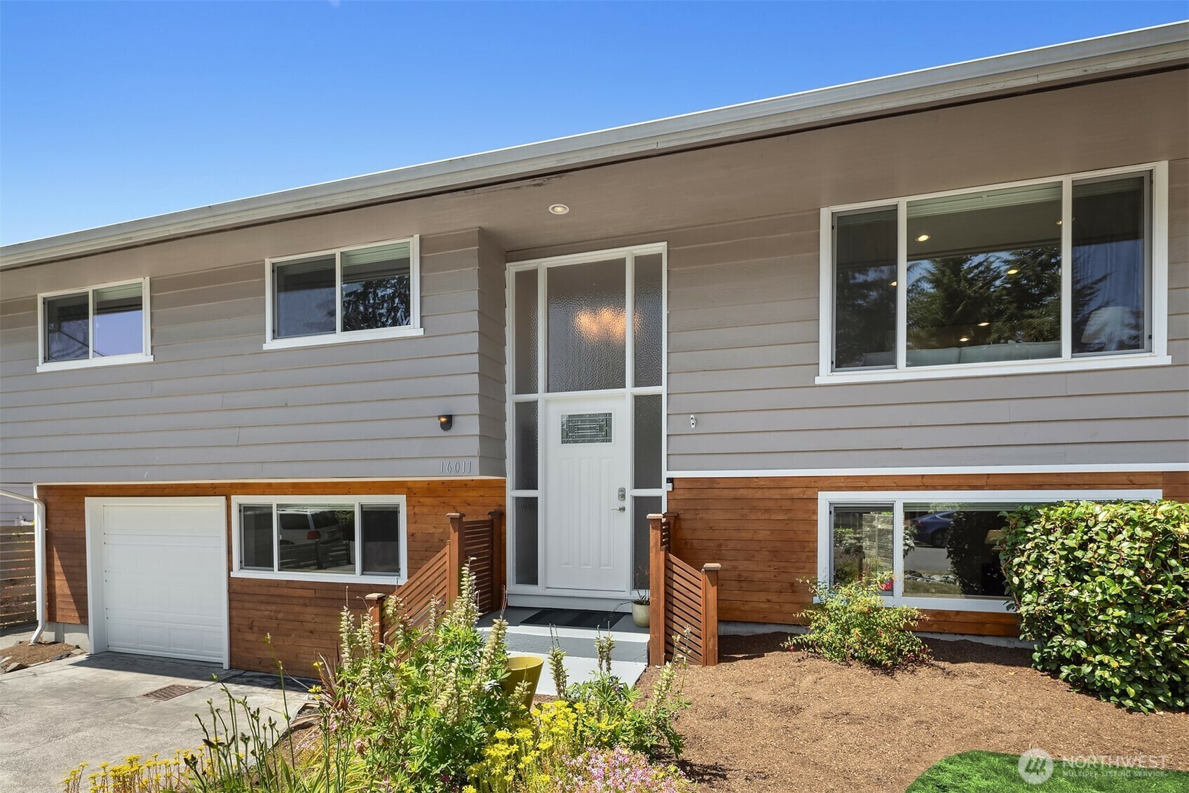 Property Photo: 16011 Sunnyside Avenue N WA 98133