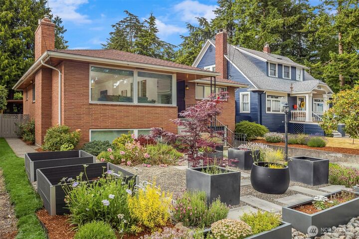 Property Photo:  1226 NE 89th St  WA 98115 