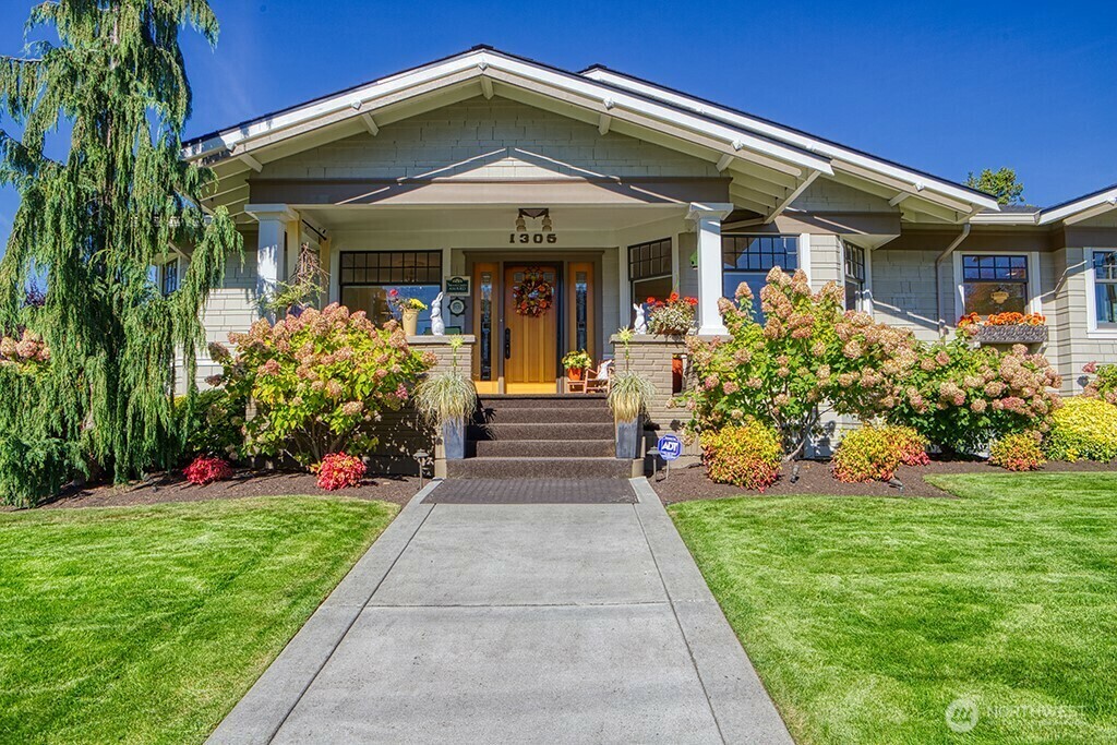 Property Photo: 1305 10th Street WA 98201