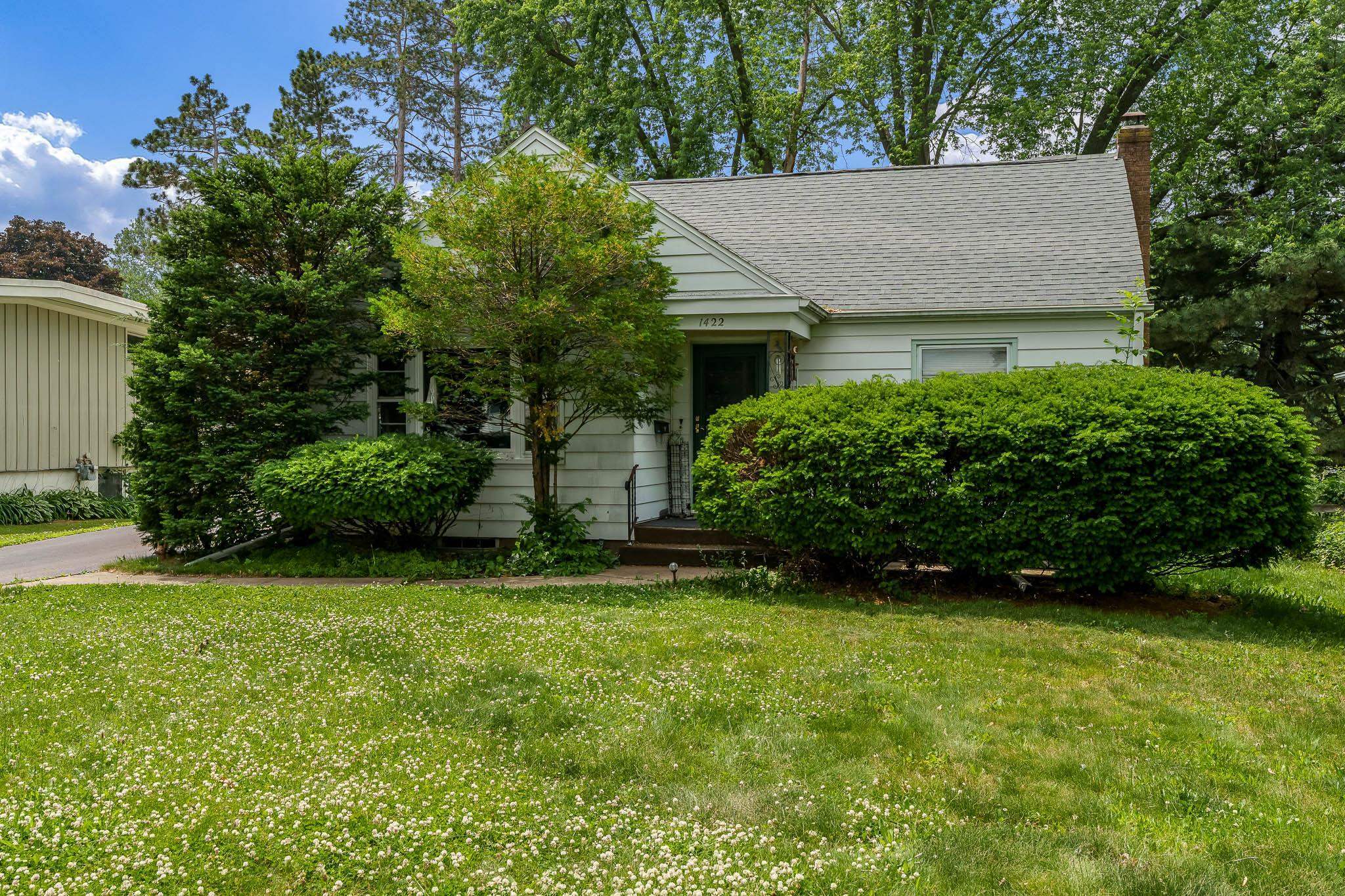 Property Photo: 1422 S Burchard Avenue IL 61032