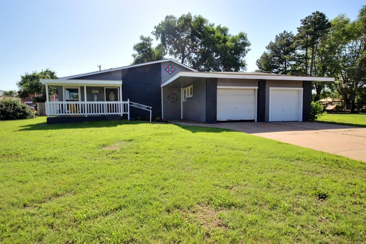 Property Photo: 205 N Jefferson St KS 67025