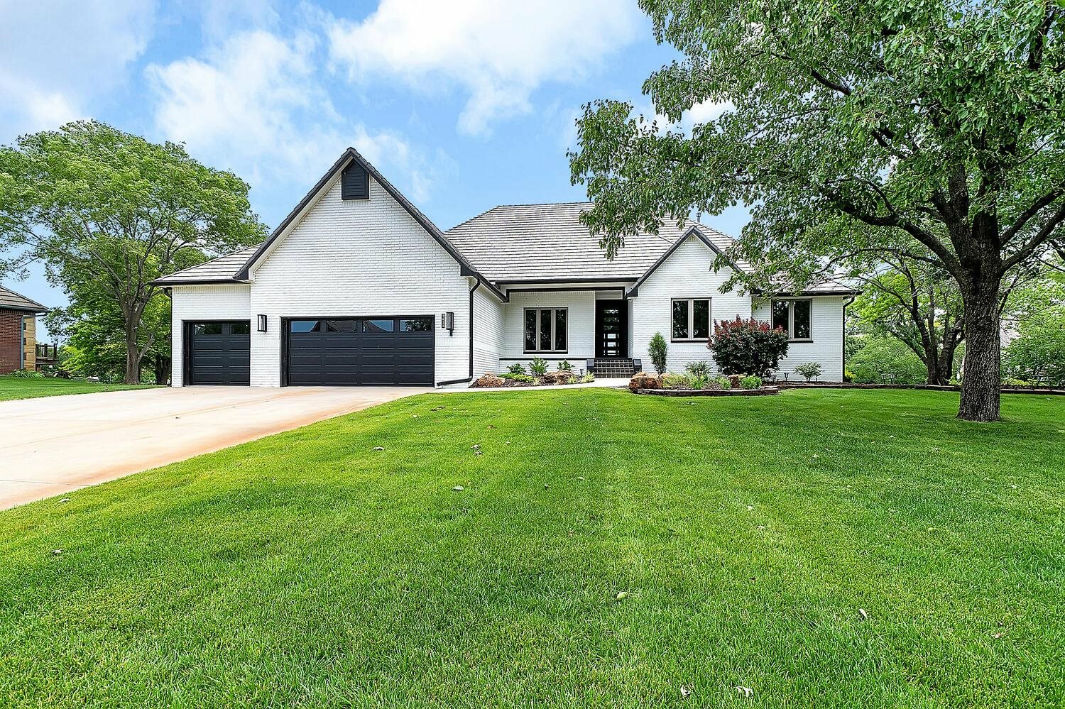 Property Photo: 2634 N North Shore Cir KS 67205