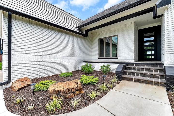Property Photo:  2634 N North Shore Cir  KS 67205 